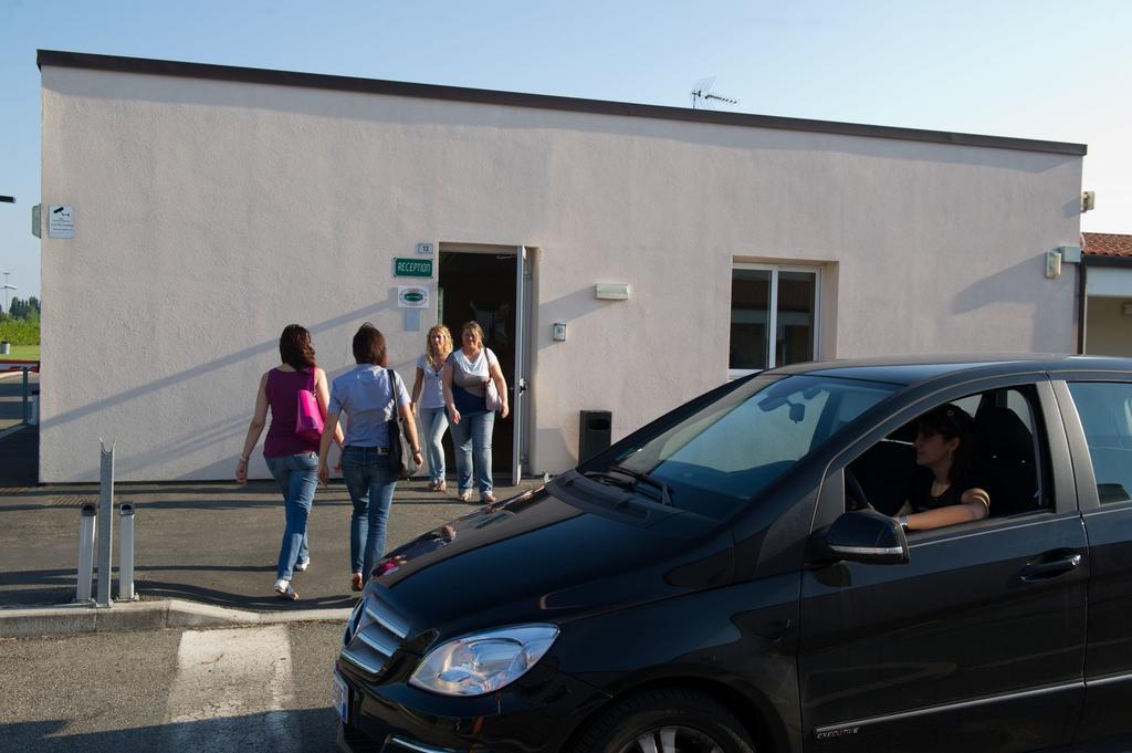 Autohotel Rávena Exterior foto